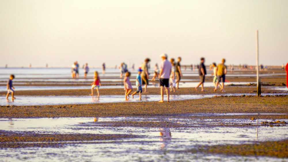 Familien am Strand Cuxhaven Sahlenburg